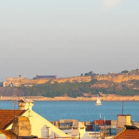 Tagus Sunrise In Estrela By Innkeeper Апартаменти